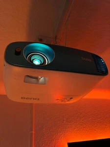 BENQ High End 4K 3D ready Beamer TK800M *NEUWERTIG* nur 49Std LICHTNUTZUNG! - Bild 1 von 4