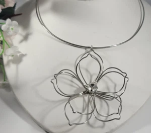 CHUNKY BOLD Silver Tone Tiered Flower Crystal Pronged Fashion Wire Necklace - Picture 1 of 7