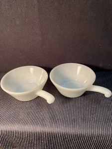 2 CIOTOLE CON MANICI FORNO VETRO BIANCO LATTE MADE IN USA ANCORAGGIO GANCI - Foto 1 di 9