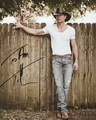 TIM MCGRAW HAND SIGNED 8x10 COLOR PHOTO+COA       HANDSOME+SEXY POSE      TO ANN Cover