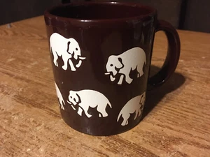 VINTAGE WAECHTERSBACH WEST GERMANY WHITE ELEPHANT BROWN CERAMIC MUG/WRONGWAY052 - Picture 1 of 10