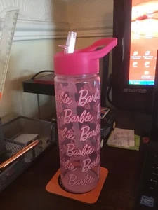 MATTEL 600ML BARBIE TRINKFLASCHE RETRACT SIPPER GEBURTSTAG WEIHNACHTEN ÜBUNG - Bild 1 von 1