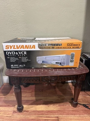 Sylvania SSD803 DVD/VCR Combo Reproductor VHS Doble Cubierta ¡¡Sellado de Fábrica!! ¡Nuevo!! Foto 1 de 4