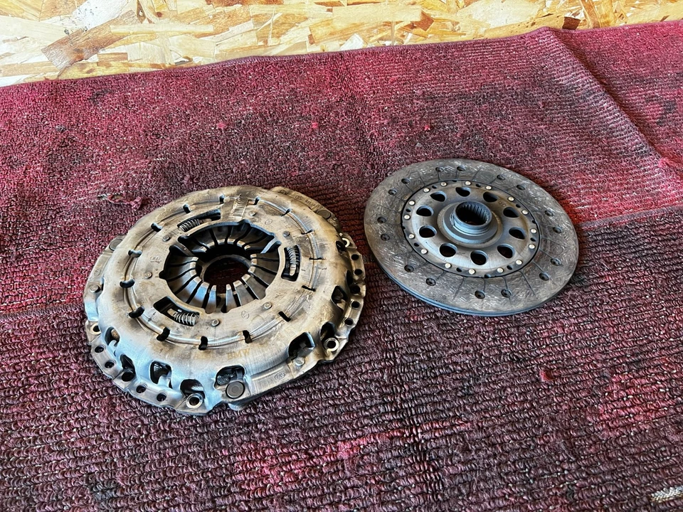 BMW E93 E92 E82 E60 F10 F30 F32 E89 N54 N55 EMBRAGUE MANUAL 21208631999 OEM 92K Foto 1 de 4