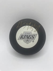 Wayne Gretzky Autographed L.A. Kings Puck JSA LOA - Picture 1 of 4