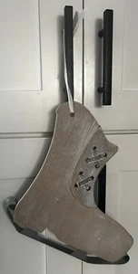 White Distressed Wood Ice Skate Wall Door Decoration Sign Wall Hanging 10.5" - Picture 1 of 3