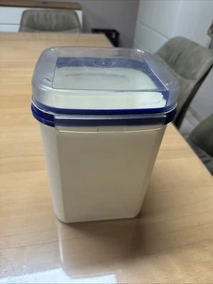 Tupperware Bellevue 5,5 L Vorratsbehälter, weiß/blau - Bild 1 von 4