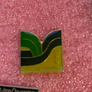 QUEBEC TOWN LAPEL PIN - MRC Vaudreuil-Soulanges - Picture 1 of 1