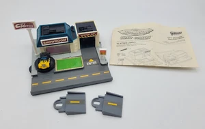 Micro Machines Street Corners City Motors 1992 juego con instrucciones - Imagen 1 de 6