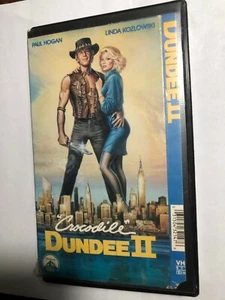 CROCODILE DUNDEE II PAUL HOGAN, LINDA KOZLOWSKI, ORIGINAL RELEASE VHS #2 - Picture 1 of 2