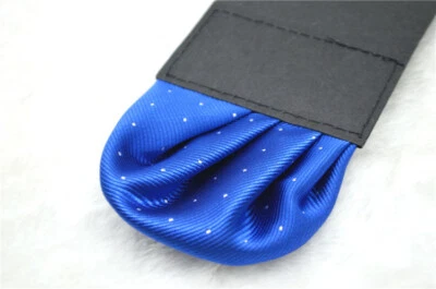 Pañuelo cuadrado de bolsillo predoblado de seda satinada para hombre a lunares fiesta A Foto 1 de 4