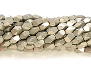 Cubo de pepita hexagonal facetado de piedra preciosa de pirita de 5-7 mm 15,5 pulgadas (80007343-406) - Imagen 1 de 4