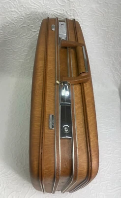 Vintage Medium 22" AIRWAY Suitcase - Image 1 of 4