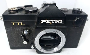 Rara fotocamera reflex pellicola 35mm M42 Petri TTL anni 70 - funzionante con problemi - Foto 1 di 2