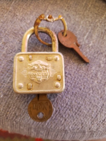 Master Lock Lion's Head #77 with original key - Vintage 1930's - Steel Cover