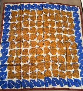 Vintage 50er blau gold Laub Blatt Blätter 100 % reine Seide 33” x 34” quadratischer Schal - Bild 1 von 14