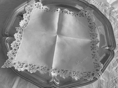 Linge ancien Mouchoir De Mariage En Lin Brodée Et Dentelle Et Prénom Marguerite - Photo 1/4