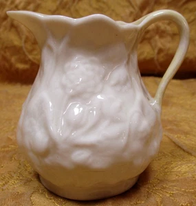 1 BELLEEK Irlandés Hueso China Loto / Hiedra Patrón 3" Alta Crema Irlanda - Imagen 1 de 6