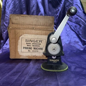 Raro rodamiento de bolas vintage SINGER SIMANCO accesorio rosado operado a mano EE. UU. - Imagen 1 de 12
