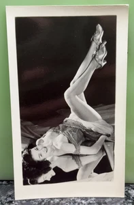 Antique Snapshot Photo Beautiful Young Woman Sexy Candid Pinup 1940s - Picture 1 of 3