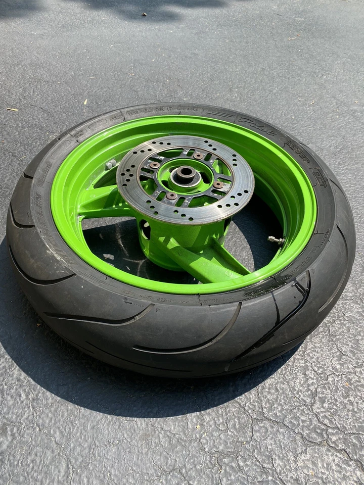 Llanta trasera y neumático Kawasaki Ninja ZX6 ZX600E 1994 Foto 1 de 4