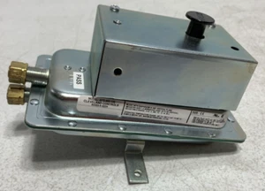 Cleveland Controls AFS-460-136 Pressure Switch Adjustable DPDT 8 Amp @ 250 VAC - Picture 1 of 6