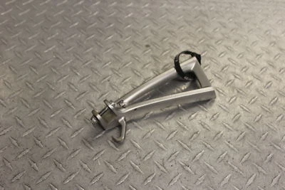 Yamaha YZF R6 2008 clavija trasera izquierda pasajero Foto 1 de 4