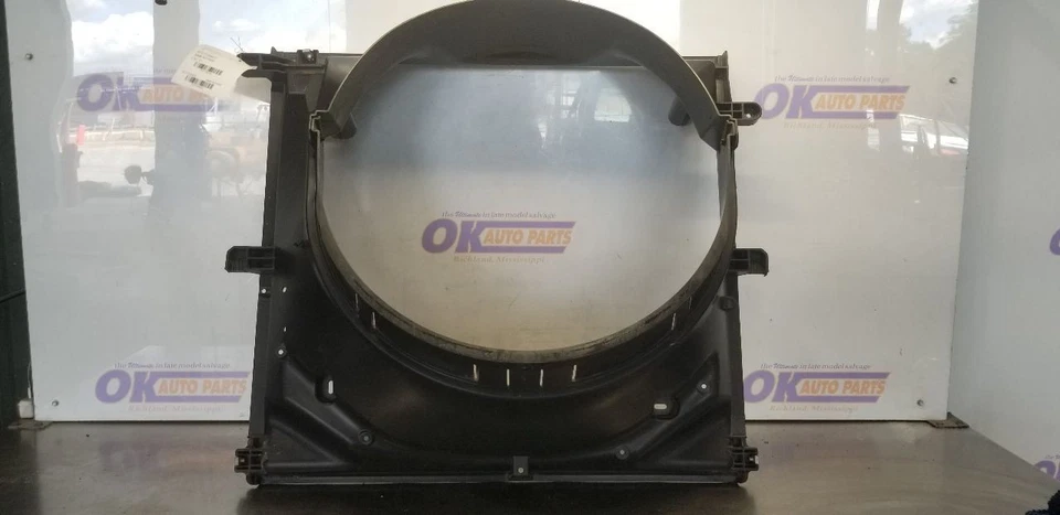 22 FORD F350 SUPER DUTY RADIATOR FAN SHROUD 6.2L - Image 1 of 4