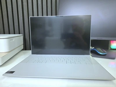 Dell XPS 16 9640 16" Ultra 7 155H RTX 4050 16 GB DDR5 UHD OLED 90Hz Touch Laptop - Image 1 of 4