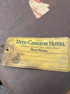 Etiqueta de equipaje Ritz Carlton Hotel New York de principios del siglo XX - Auténtico equipaje fuera - Imagen 1 de 5