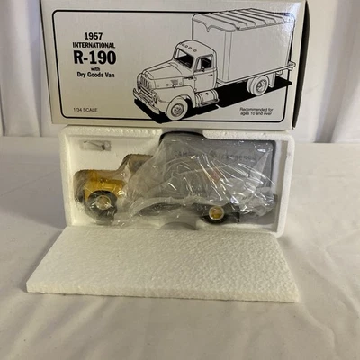First Gear 1957 International R-190 Campbell's 66 экспресс фургон масштаб 1/34 новый - Изображение 1 из 4