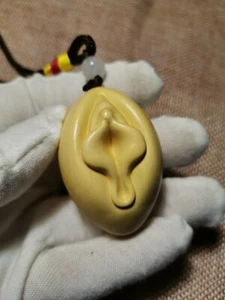 Vagina Life Origin woman Wood Carved Decoration Boxwood Carving Pendant - Picture 1 of 4