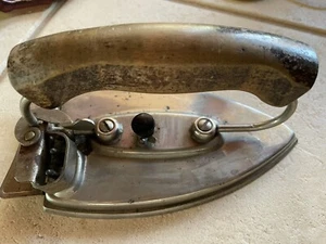 Vintage Durabilt Folding Iron #191 Winsted Hardware Mfg. 750W - Free Shipping - Picture 1 of 8
