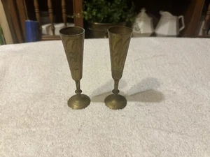 Juego de 2 copas de champán de flauta de latón grabadas vintage - Imagen 1 de 3