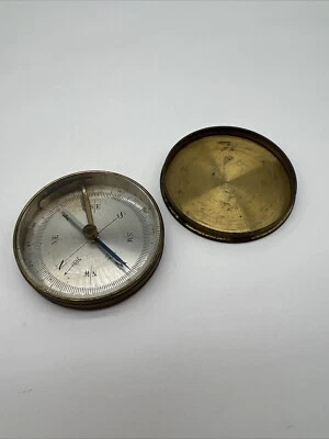 Bússola de bolso vintage de latão feita na França - Imagem 1 de 4