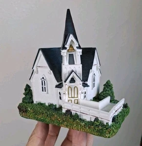Country Churches of the USA Collection Stark, FL White Church Figurine - Picture 1 of 7