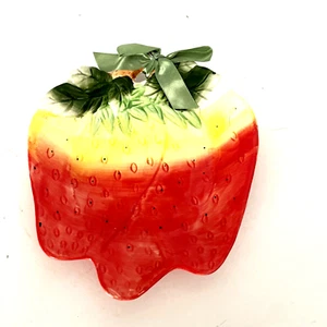 Strawberry Wall Hanging Ceramic Decorative Fruit Kitchen Decor 8.5" Vtg - Picture 1 of 4