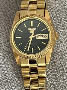 Orologio donna SEIKO 5 4206-0510 tono oro data giorno quadrante nero - quasi come nuovo - Foto 1 di 8