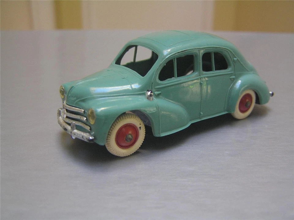 Norev modelo plástico vintage Renault 4CV con base de hojalata escala 1/43 hecho en Francia Foto 1 de 4
