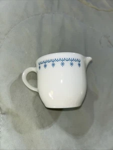 Vintage PYREX Corning Blue Snow Flake Garland Mini Creamer Snowflake - Picture 1 of 4
