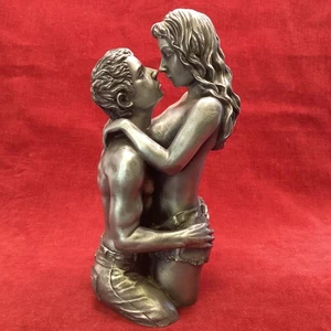 Oliver Tupton Signed Man & Woman Embracing Resin Figurine Sculpture (2B) MO#8755 - Picture 1 of 8