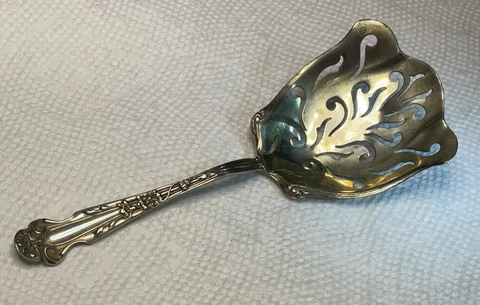 ANTIQUE 1905 R.  BLACKINTON DAISY PATTERN STERLING SILVER PIERCED BON-BON SPOON Cover