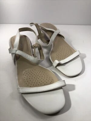 Kenneth Cole Woman White Open Toe Heel Size 9.5 SKU # 4345 - Image 1 of 4