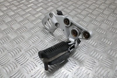 Suzuki GSX 1300 R Hayabusa 2009 lado derecho reposapiés delantero y percha 2008 > 2012 Foto 1 de 4