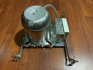 Nora Lighting 6 in 26-42W Fluorescent Vertical Down Light Housing - Picture 1 of 7