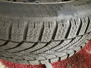 Winterreifen mit Stahlfelgen 195 65 R 15 Renault Megane 3 5 Loch - Bild 1 von 10