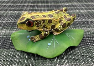Vintage Primitive Folk Art Leopard Frog Carving on Lily Pad - Picture 1 of 7