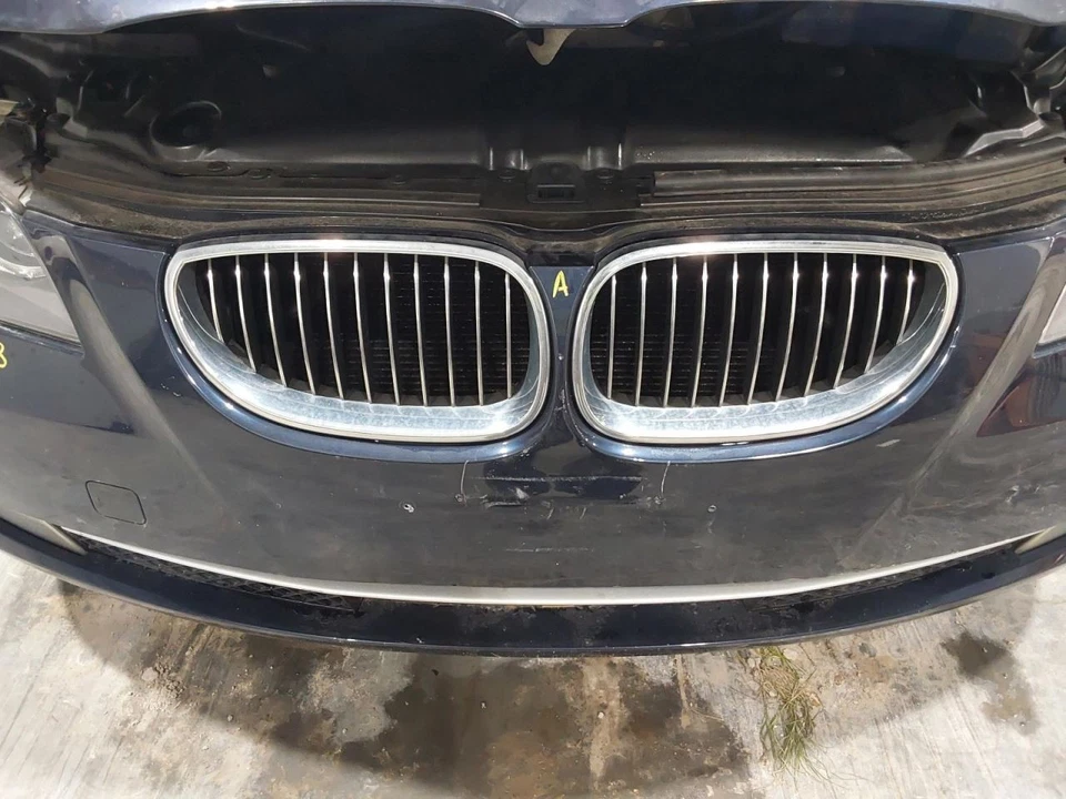 (LOCAL PICKUP ONLY) Passenger Grille Upper Bumper Mounted Fits 06-10 BMW 550i 29 - Image 1 of 4