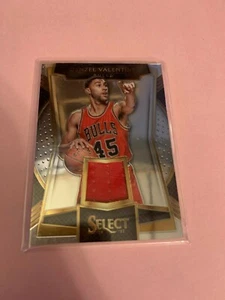 A74 - 2016-17 Select Rookie Swatches #11 Denzel Valentine - Bild 1 von 1