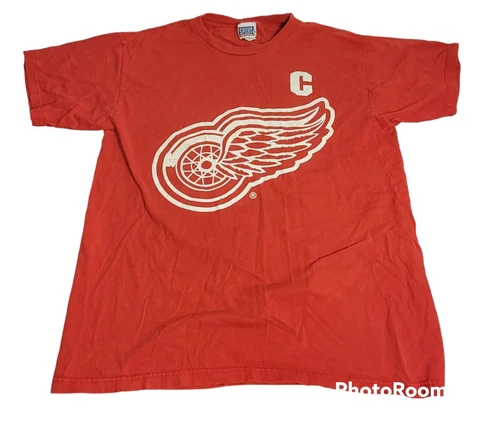VTG Detroit Red Wings Steve Yzerman Jersey Red T-Shirt Short Sleeve Adult Large Cover